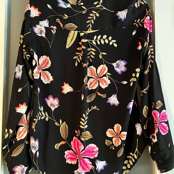 Express Floral Two Pocket Front Zip Shirt- Extra Small/Petit - Picture 3 of 9